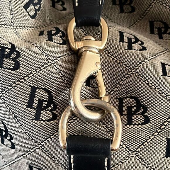 Black and white Dooney and bourke. - Picture 7 of 10